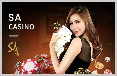 Bàn Blackjack với bài và chip, người chơi và dealer